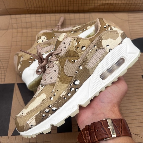Nike Shoes - WMNS NIKE AIR MAX 90